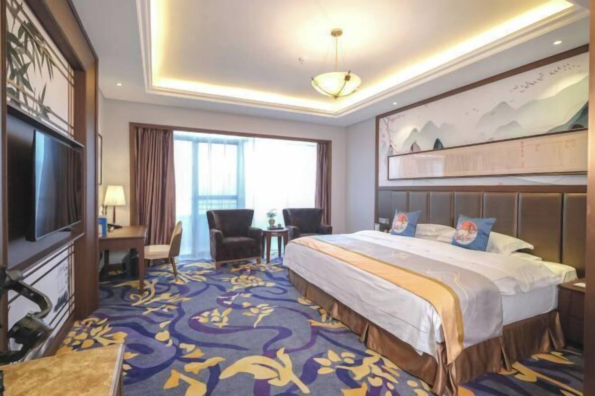 1 bedroom, premium bedding, down comforters, minibar