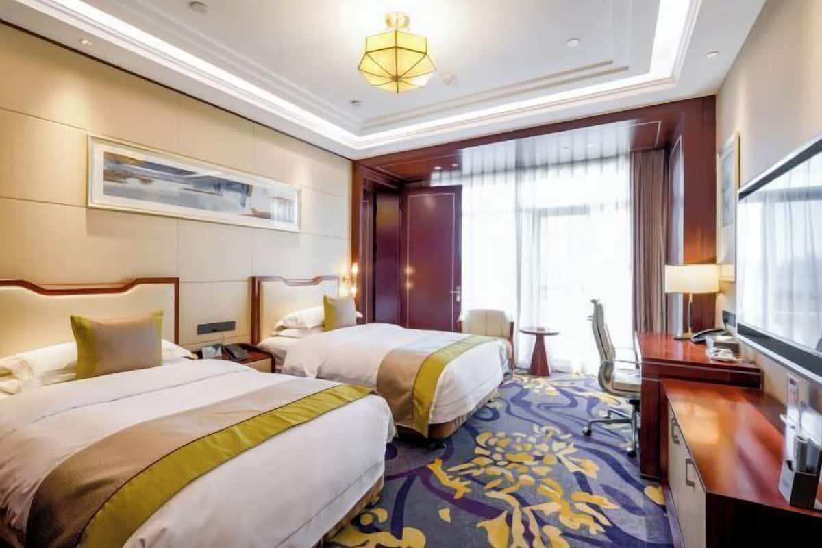 1 bedroom, premium bedding, down comforters, minibar