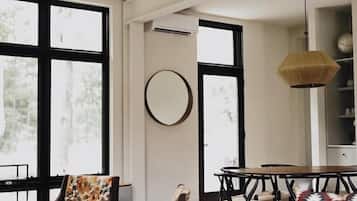 TV, caminetto, studio