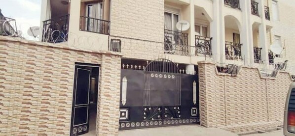 Exterior detail - Appartement N°9 - Olikas Groupe (Kinshasa)