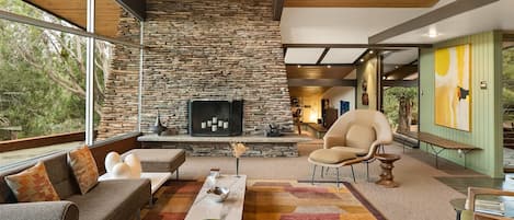 المنشأة من الداخل