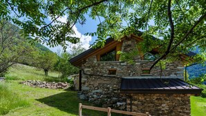A stone house with a wooden roof and a wooden fence in front. - El Bait in Incudine With 2 Bedrooms and 1 Bathrooms (Incudine)