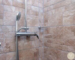House | Bathroom | Toilet paper - El Bait in Incudine With 2 Bedrooms and 1 Bathrooms (Incudine)