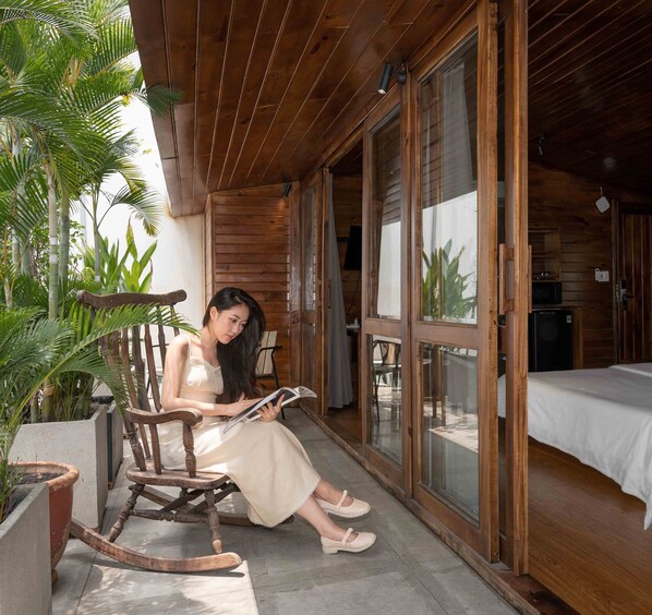 Signature Suite with Jacuzzi and Terrace | Balcony - Nexus House Thao Dien (Ho Chi Minh City)