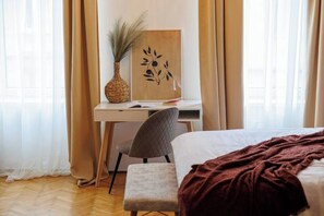 1 habitación, escritorio, tabla de planchar con plancha y wifi gratis 