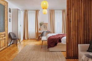 1 室のベッドルーム、デスク、アイロン / アイロン台、WiFi (無料)