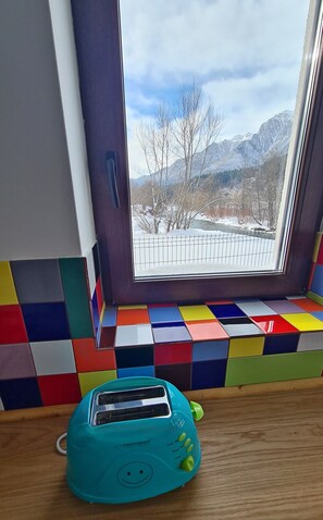 Interior - Cozy Riverfront Apartment 1 with mountain view (Bușteni)