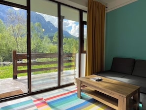 Smart TV - Cozy Riverfront 1 with Garden and Mountain View (Bușteni)