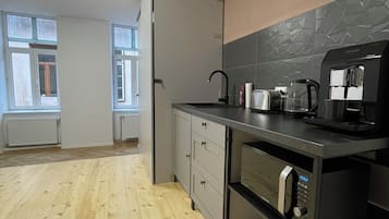 Refrigerador, microondas y cafetera y tetera