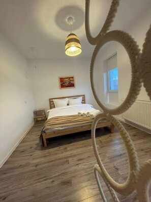 1 habitación, tabla de planchar con plancha, wifi gratis y ropa de cama 