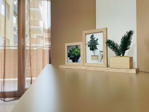 Interior - Mountain Crib in Urban Plaza w. Parking and Smart TV (Brașov)