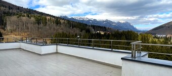 Panoramic Mountain View Loft - Free Parking