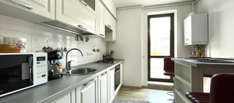 Panoramic Mountain View Loft - Free Parking