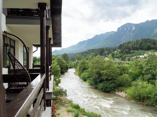 Nature Loft by the river - FireplaceandMountain View