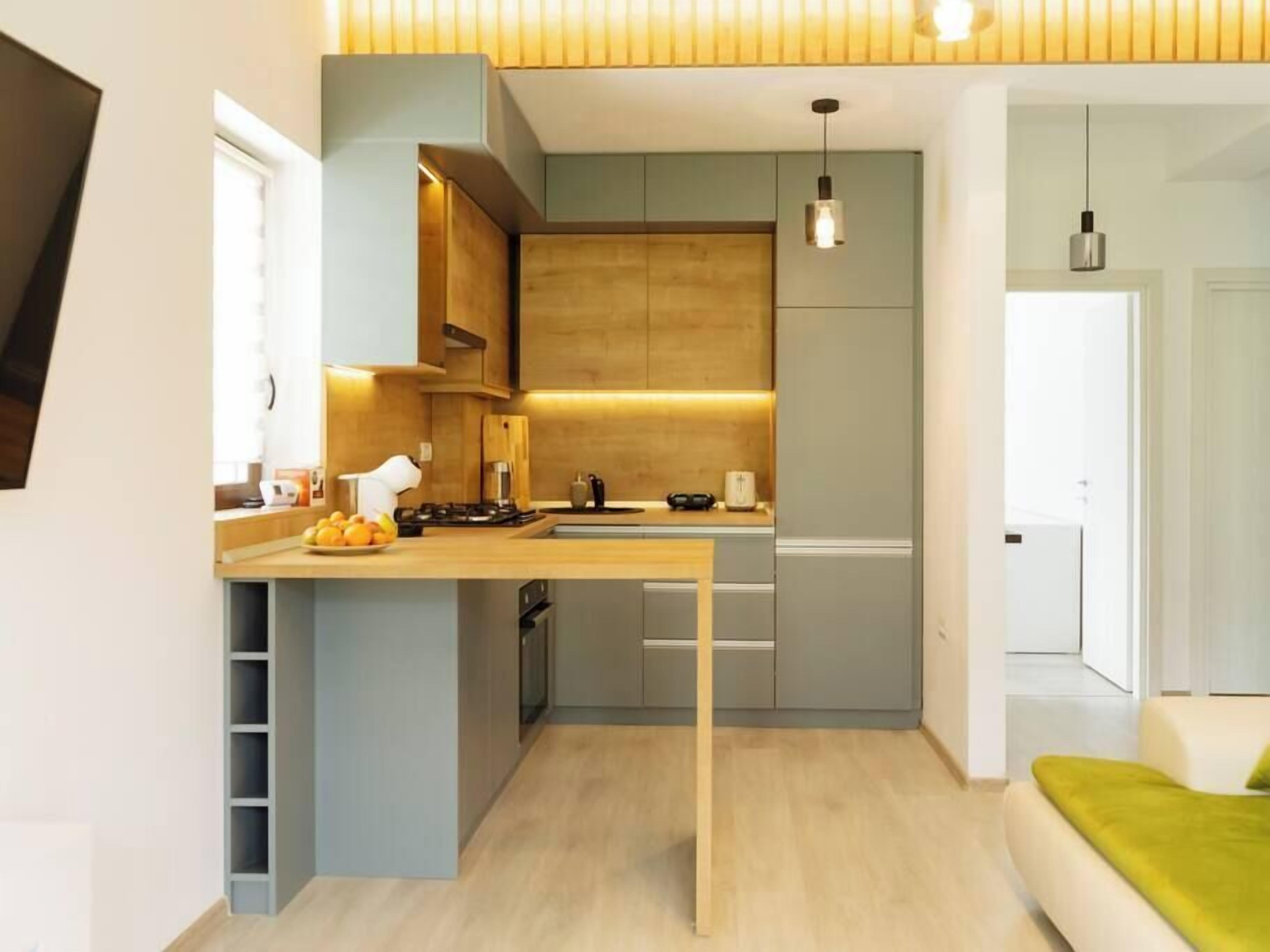 Refrigerador, horno, parrilla de estufa y cafetera y tetera 