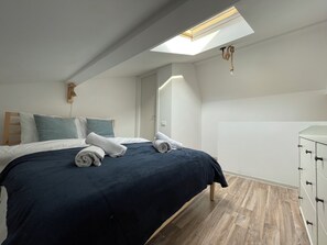 2 bedrooms, iron/ironing board, free WiFi, bed sheets