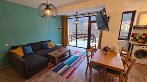 Smart TV - Chalet Cati Riverfront and Mountain View | Baby Crib (Bușteni)