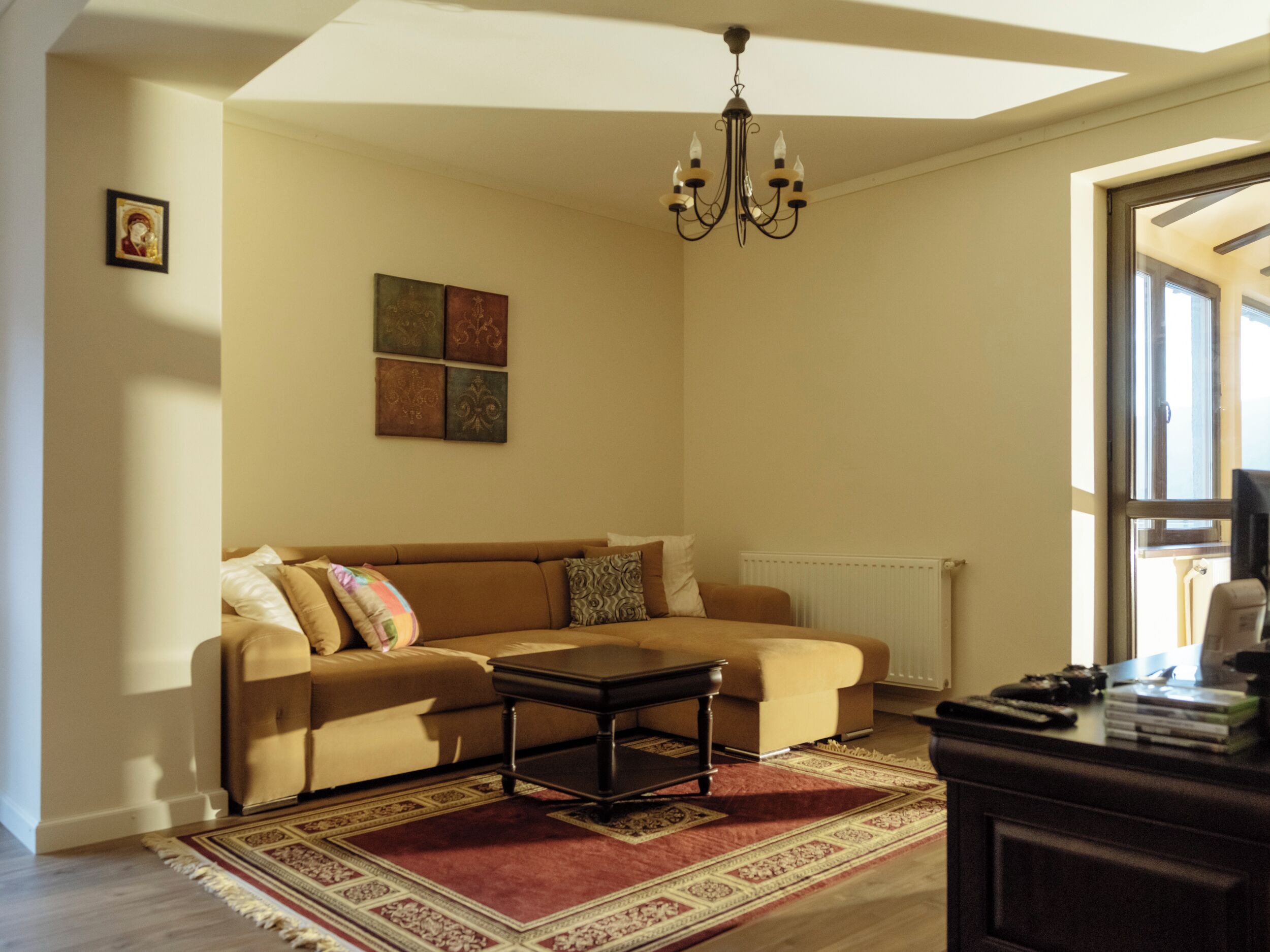 Smart TV, fireplace, video games