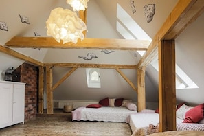 4 habitaciones, escritorio, tabla de planchar con plancha y wifi gratis 