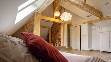 4 bedrooms, desk, iron/ironing board, WiFi (free)