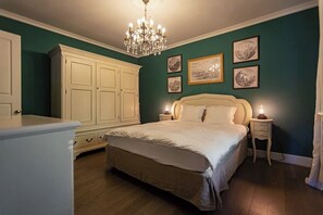 4 habitaciones, escritorio, tabla de planchar con plancha y wifi gratis 