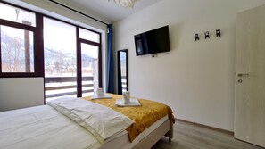 2 bedrooms, iron/ironing board, free WiFi, bed sheets