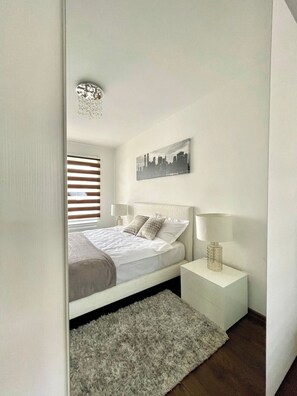 1 habitación, escritorio, tabla de planchar con plancha y wifi 