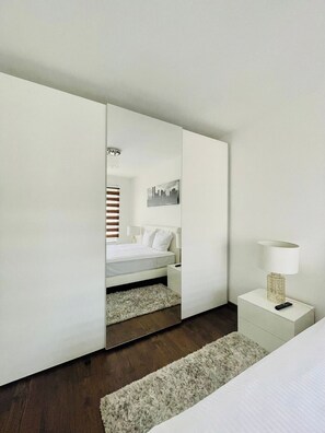1 chambre, bureau, fer et planche à repasser, Wi-Fi