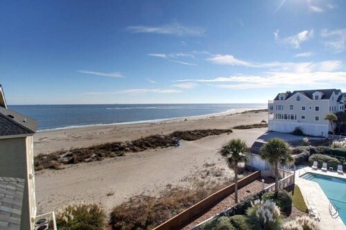 Best Value Oceanfront 1BR with Rooftop Deck | Wild Dunes