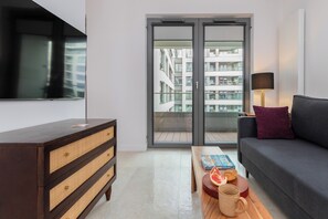 Studio, Balcony | Bed sheets