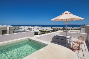 Honeymoon Suite, Hot Tub, Sea View | 1 bedroom, premium bedding, minibar, desk - Viva Nove Suites (Santorini)