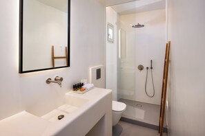 Senior-Suite, Whirlpool | Badezimmer | Dusche, Haartrockner, Hausschuhe, Handtücher
