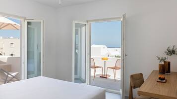 Executive Suite, Hot Tub, Sea View | 1 bedroom, premium bedding, minibar, desk