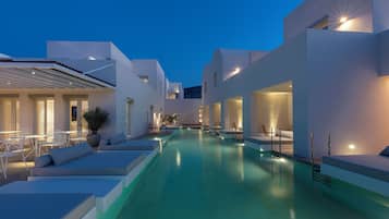 1 bedroom, premium bedding, minibar, desk