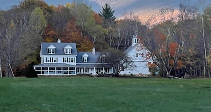 Elegant 1860 farm, w/ 210A x-country ski trails & maple-sugar farm on Spruce Mt.