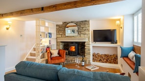 TV, fireplace, stereo