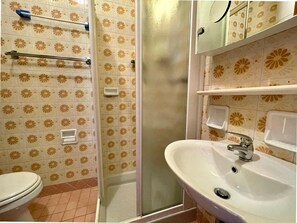 Apartment, 3 Schlafzimmer, Balkon, Gartenblick | Badezimmer