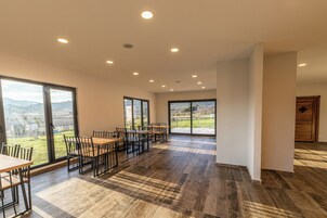 Her gün ücretsiz açık büfe kahvaltı