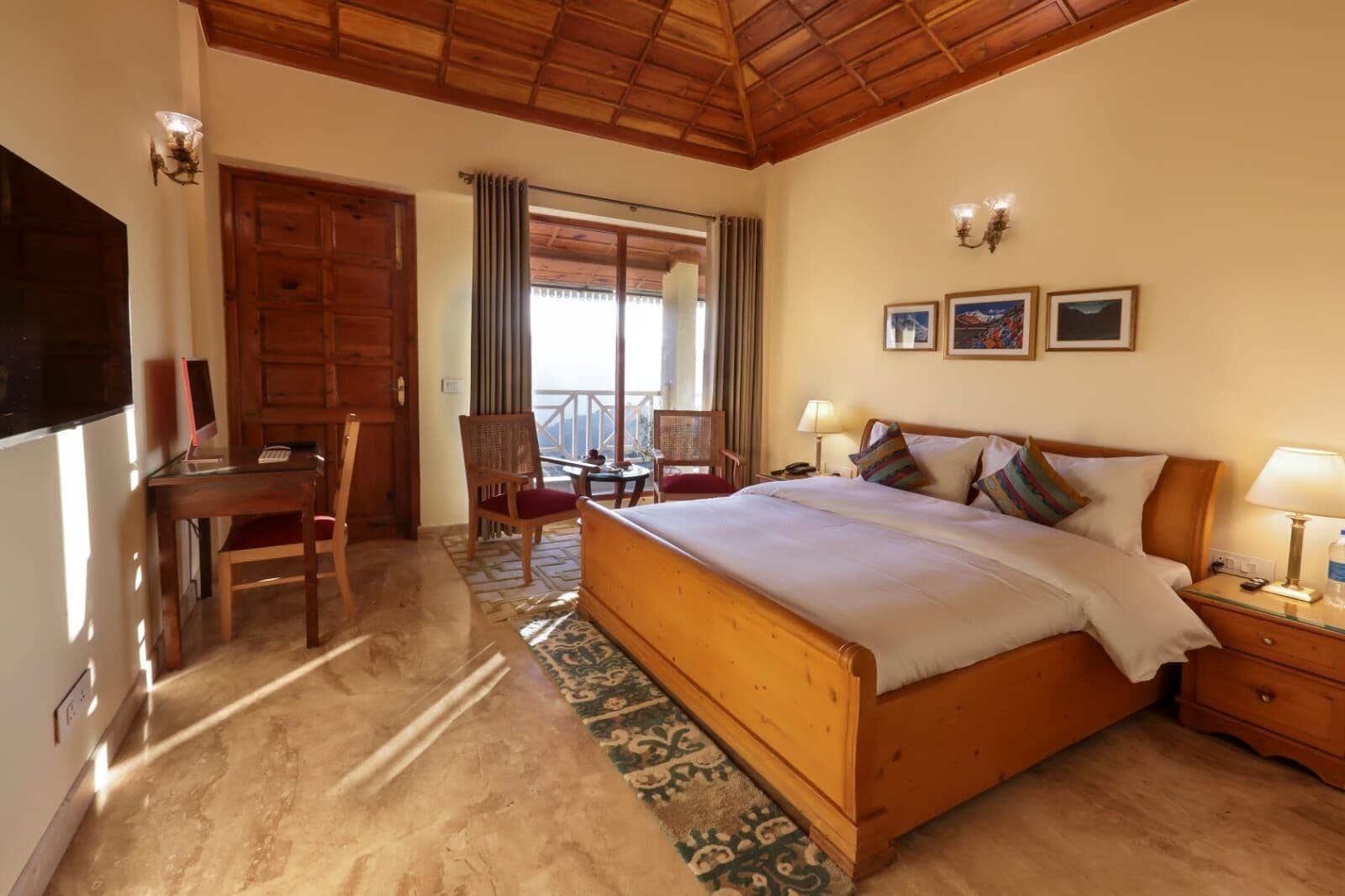 ファミリー スタジオスイート | 低反発ベッド、デスク、ノートパソコン用作業スペース、WiFi (無料)