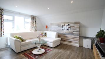 Basic Apartment | Living area