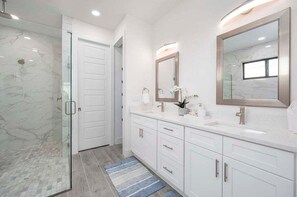 Badewanne, Haartrockner, Handtücher