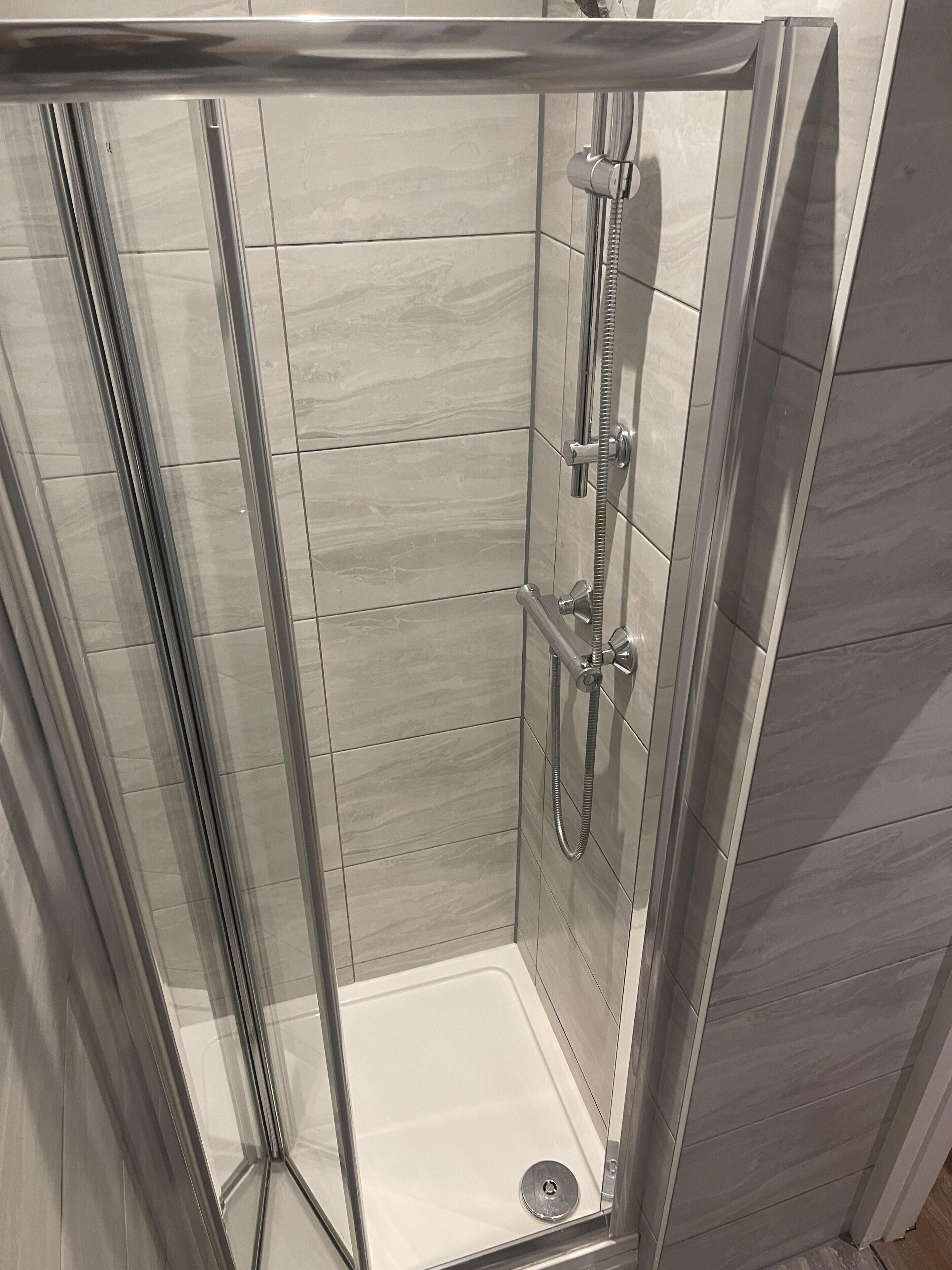 Studio | Bathroom | Shower, towels