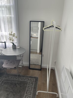 Studio | Interior - Charming Studio in London - 1 Person Only (London)