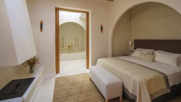 Deluxe Suite | Frette Italian sheets, premium bedding, down comforters