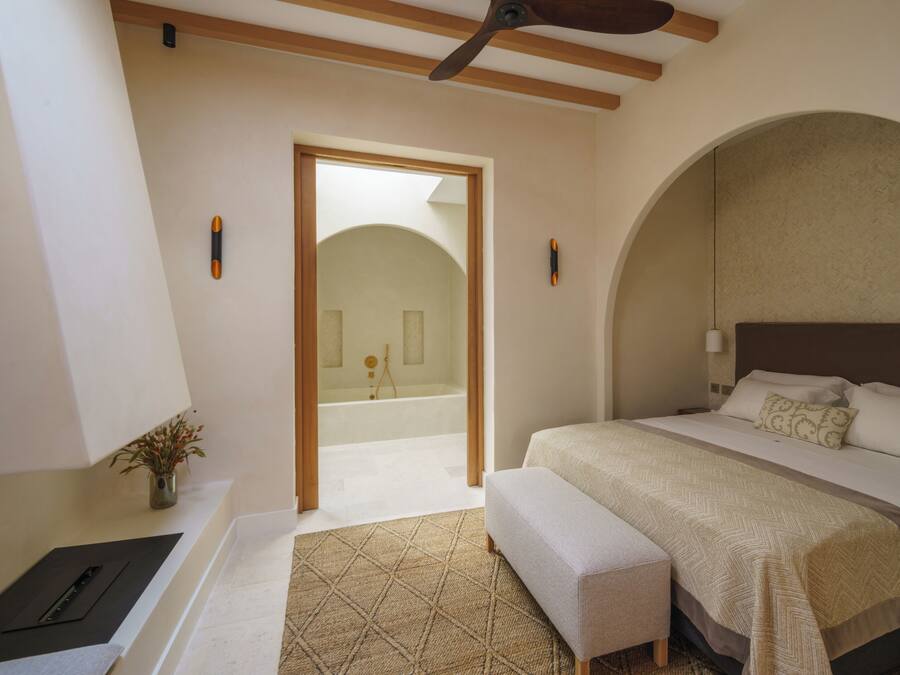 Deluxe Suite | Frette Italian sheets, premium bedding, down comforters