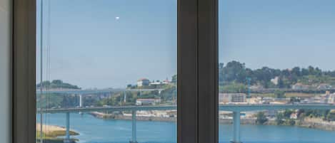 Panoramic Apartment | Private kitchen | Microwave, oven