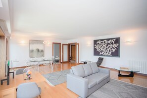 Panoramic Apartment | Living area - Liiiving - Douro Riverside Apartment (Gondomar)