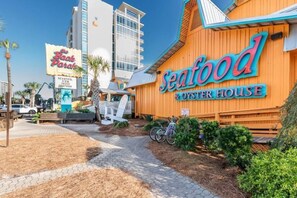 Exterior - Beach Views, 2 Pools, Corner Unit with 2 Balconies (Destin)