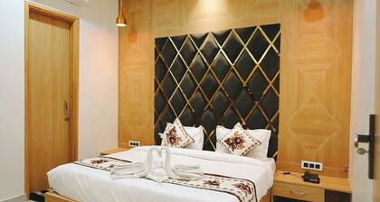 Deluxe Room-Hotel Posh-Food, Wifi, Parking