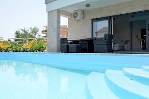 Vila, 2 quartos, para fumantes, piscina particular | Piscina | Piscina externa